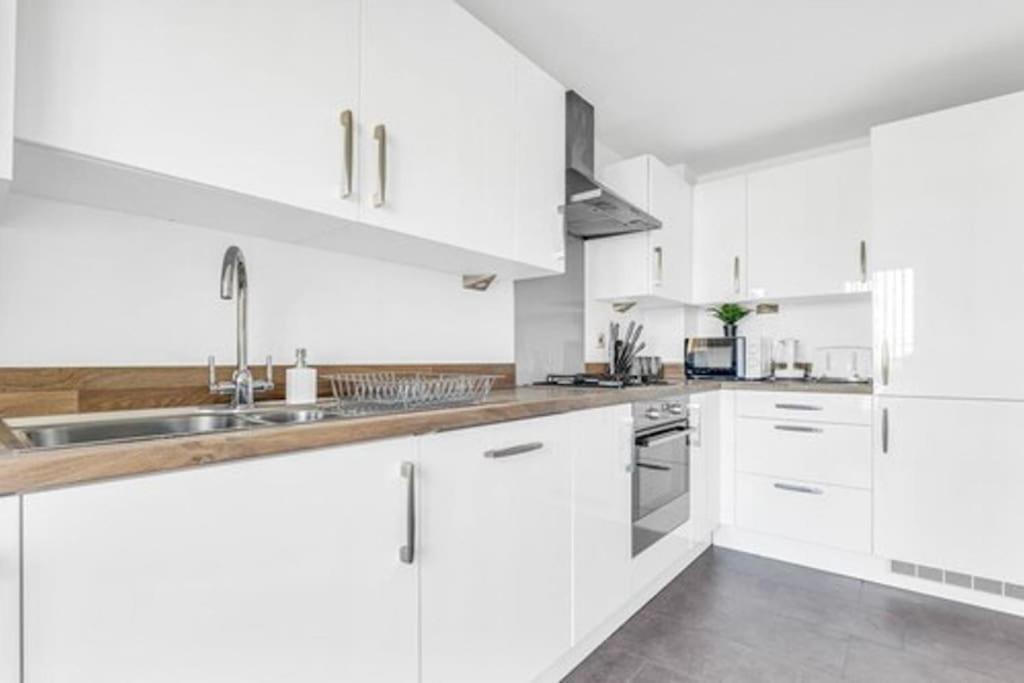 Contractors, Families, Tourists & Groups Welcome Sleeps Upto 9, Garden, Pet Allowed, Parking Included! Birmingham Dış mekan fotoğraf