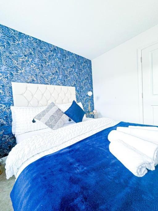 Contractors, Families, Tourists & Groups Welcome Sleeps Upto 9, Garden, Pet Allowed, Parking Included! Birmingham Dış mekan fotoğraf