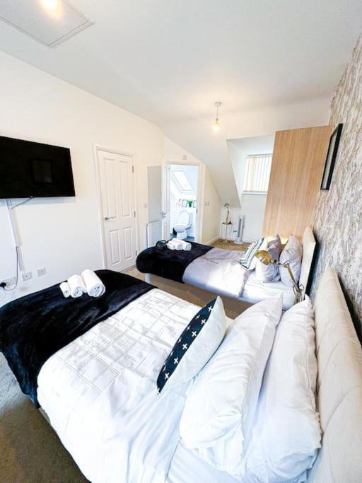 Contractors, Families, Tourists & Groups Welcome Sleeps Upto 9, Garden, Pet Allowed, Parking Included! Birmingham Dış mekan fotoğraf