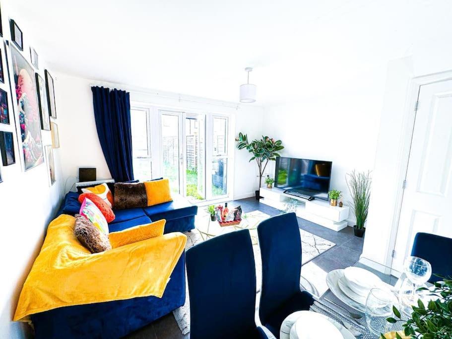 Contractors, Families, Tourists & Groups Welcome Sleeps Upto 9, Garden, Pet Allowed, Parking Included! Birmingham Dış mekan fotoğraf