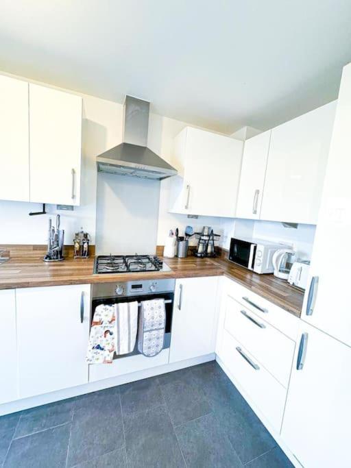 Contractors, Families, Tourists & Groups Welcome Sleeps Upto 9, Garden, Pet Allowed, Parking Included! Birmingham Dış mekan fotoğraf