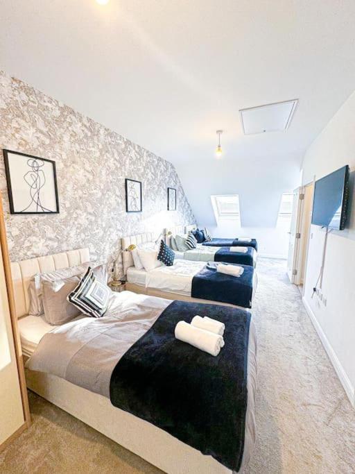Contractors, Families, Tourists & Groups Welcome Sleeps Upto 9, Garden, Pet Allowed, Parking Included! Birmingham Dış mekan fotoğraf