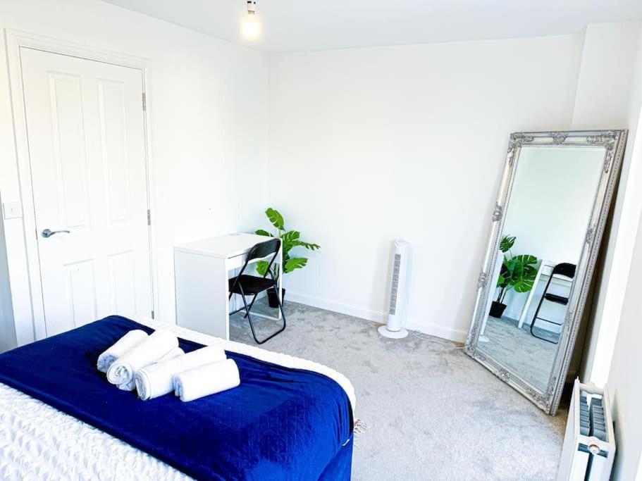 Contractors, Families, Tourists & Groups Welcome Sleeps Upto 9, Garden, Pet Allowed, Parking Included! Birmingham Dış mekan fotoğraf